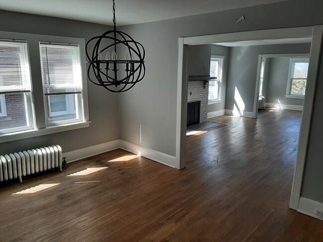 Building Photo - 15105 Lake Ave