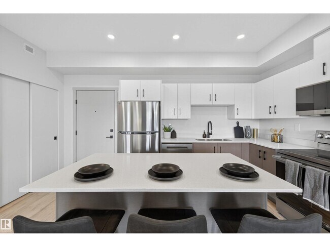 Building Photo - 355 Clareview Station Dr NW