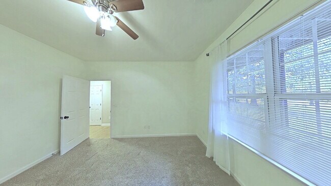 Building Photo - 5149 Manerdale Dr SE