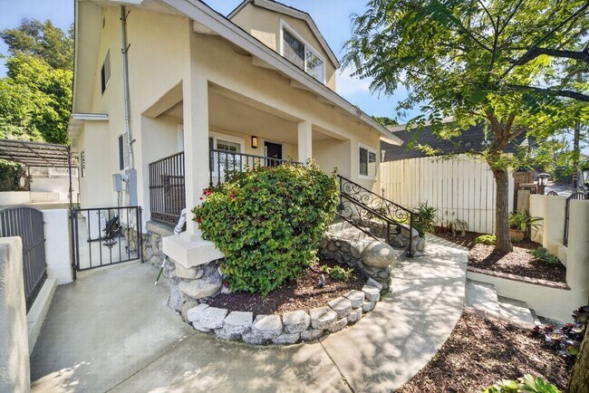 Building Photo - 5929 Weaver Ln