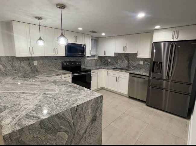 Building Photo - 607 Velarde Ave