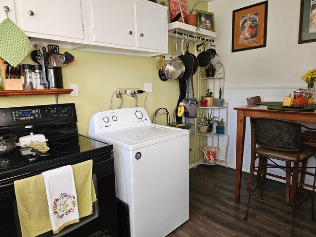 Foto del edificio - 225-227 E 200 S