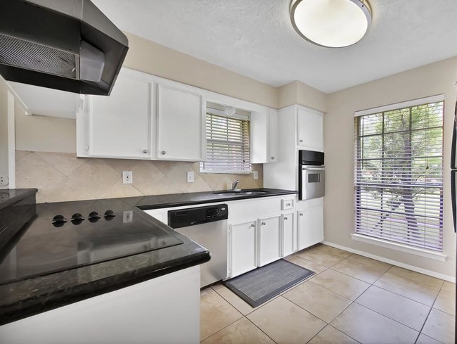 Building Photo - 2530 Spring Creek Dr
