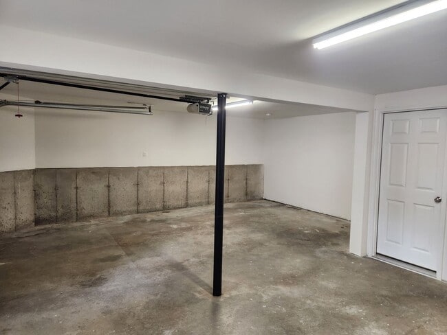 Building Photo - Beautifully Renovated 2-Bedroom Single Fam...