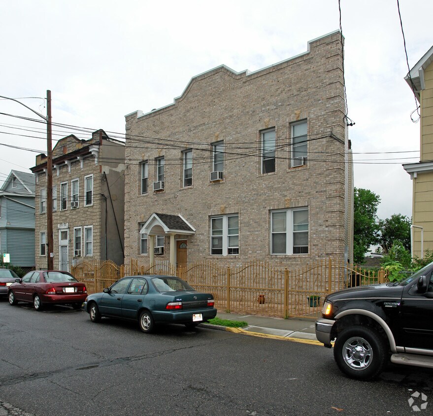 160 Ogden Ave, Harrison, NJ 07029 Apartments in Harrison, NJ