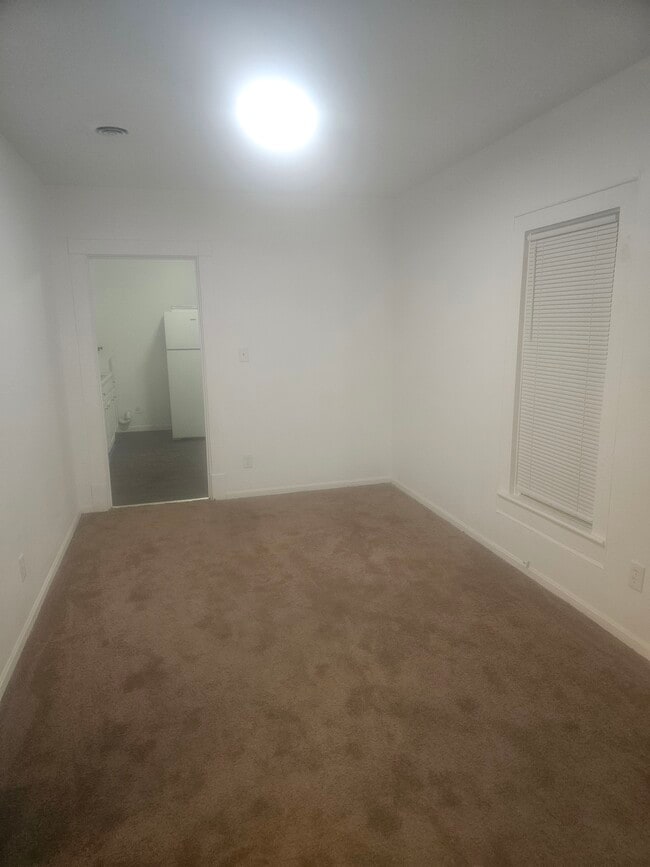 livingrm/dnrm - 1326 Bridge St