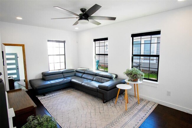 Foto del edificio - 4423 Coyle St