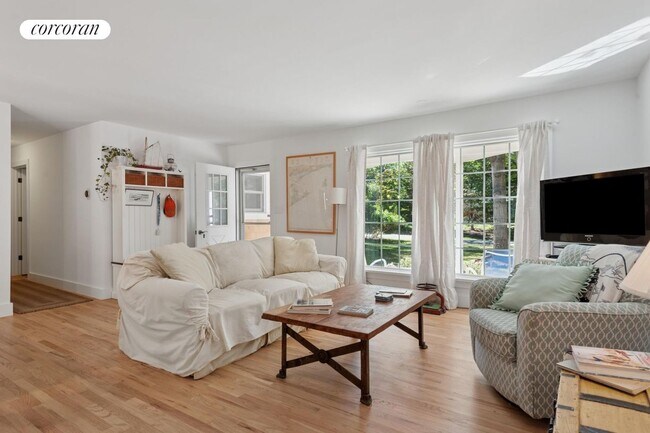 Foto del edificio - 27 Water Hole Rd