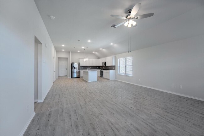 Building Photo - 3201 Redden Ln
