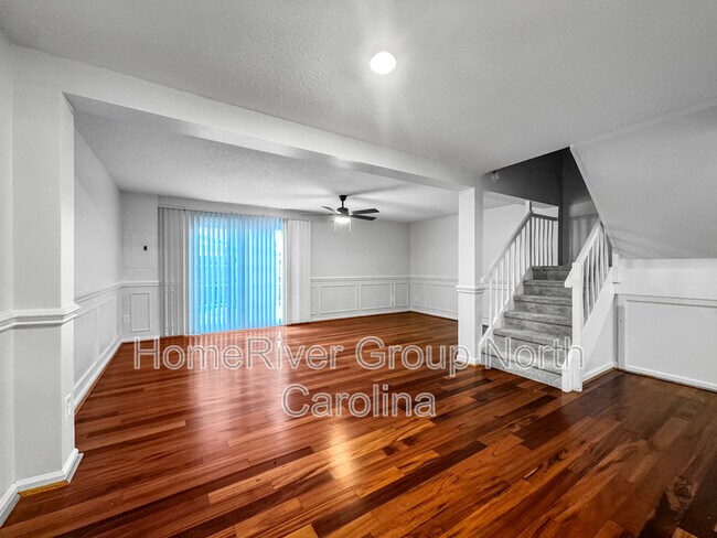Foto del edificio - 230 Water Oak Dr
