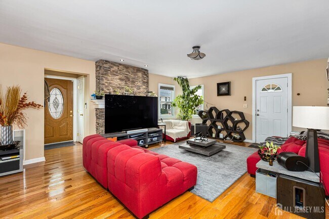 Foto del edificio - 165 MacArthur Ave