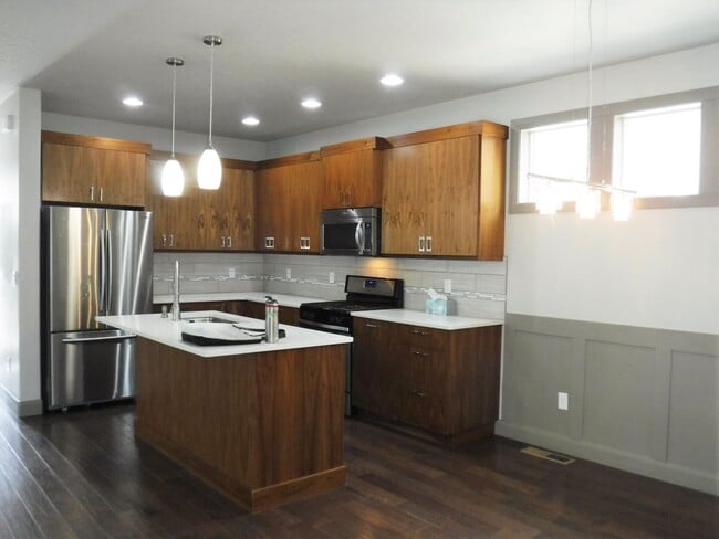 Building Photo - Beautiful 3 bed 2.5 bath in East Boise jus...