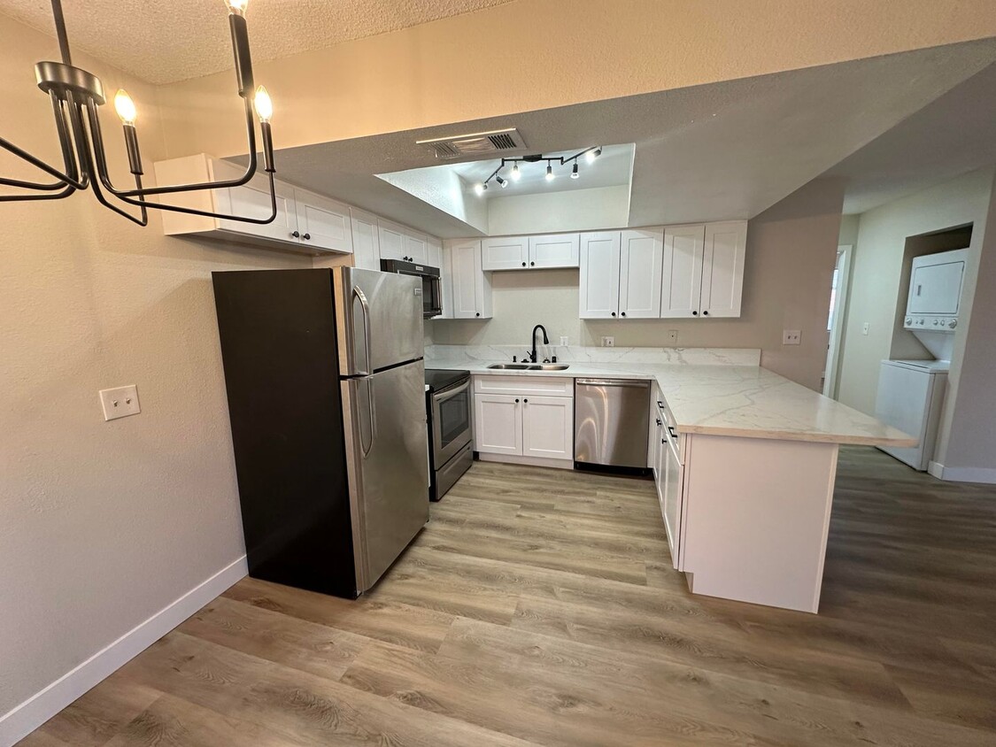 Primary Photo - Updated 2 bedroom condo