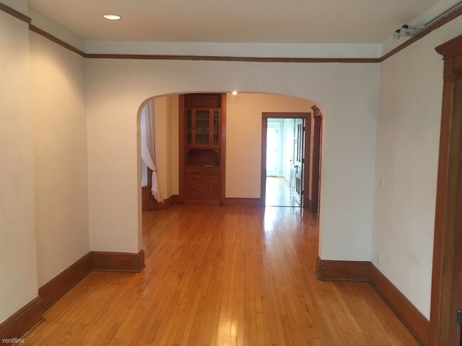 Building Photo - 865 W Newport Ave