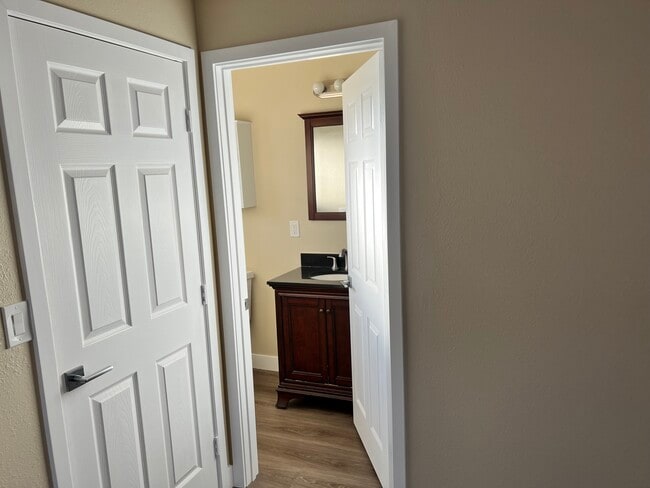 Foto del edificio - 8822 O'Melveny Ave