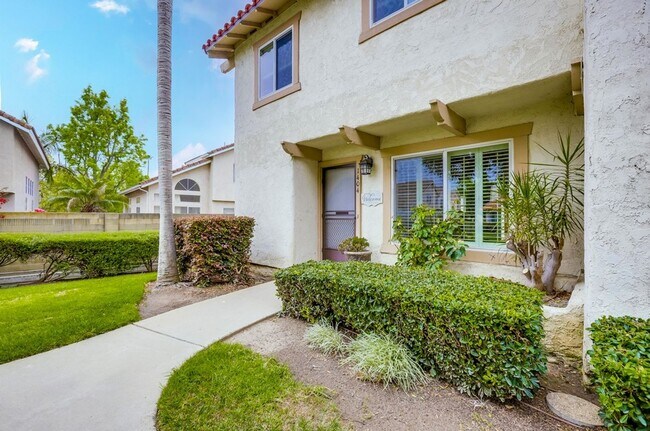 Building Photo - A 3 Bedroom, 2.5 Bathroom Condomunium at t...