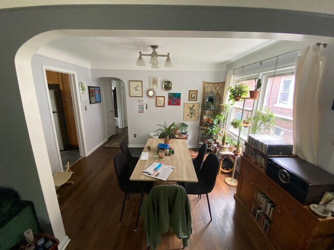 Foto del edificio - 876 Beaconsfield Ave