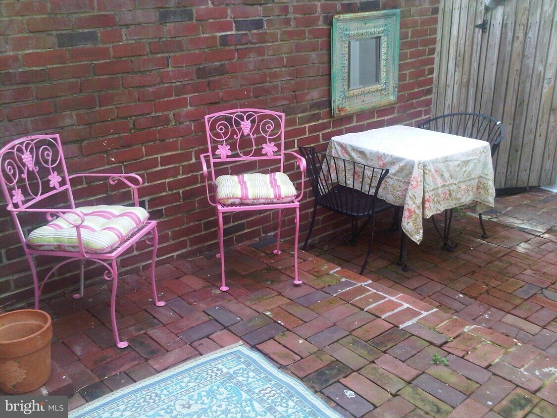 Primary Photo - 207 Clay St