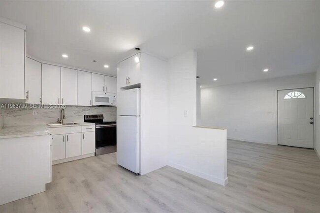 Foto del edificio - 1555 NW 34th St