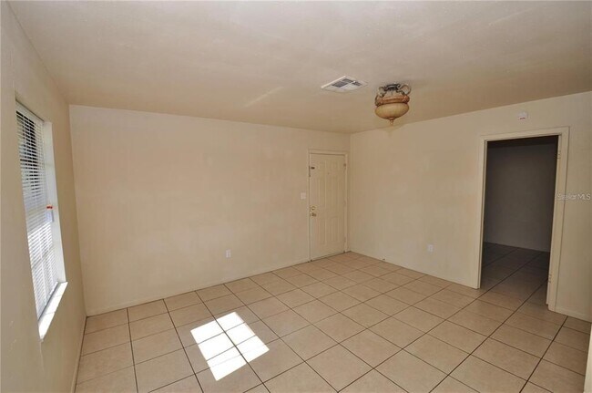 Foto del edificio - 131 Denton Ave