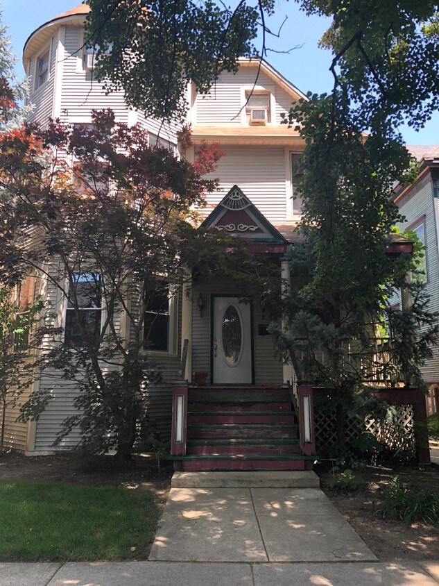 Foto principal - 1834 W Byron St