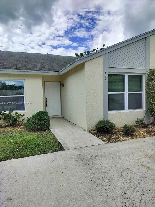 Building Photo - 296 Palmetto Ct