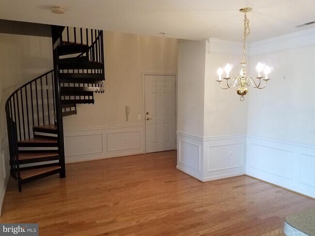 Building Photo - 404M Harrison Ct
