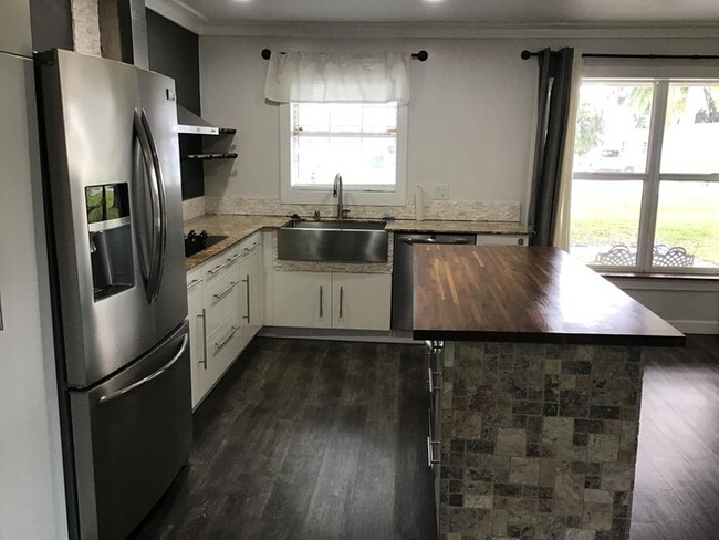 Foto del edificio - 1247 Sabal Gardens Dr