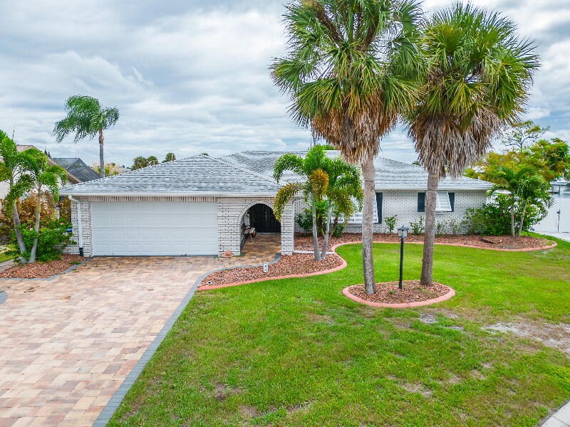 Foto principal - 6305 Cottonwood Ln