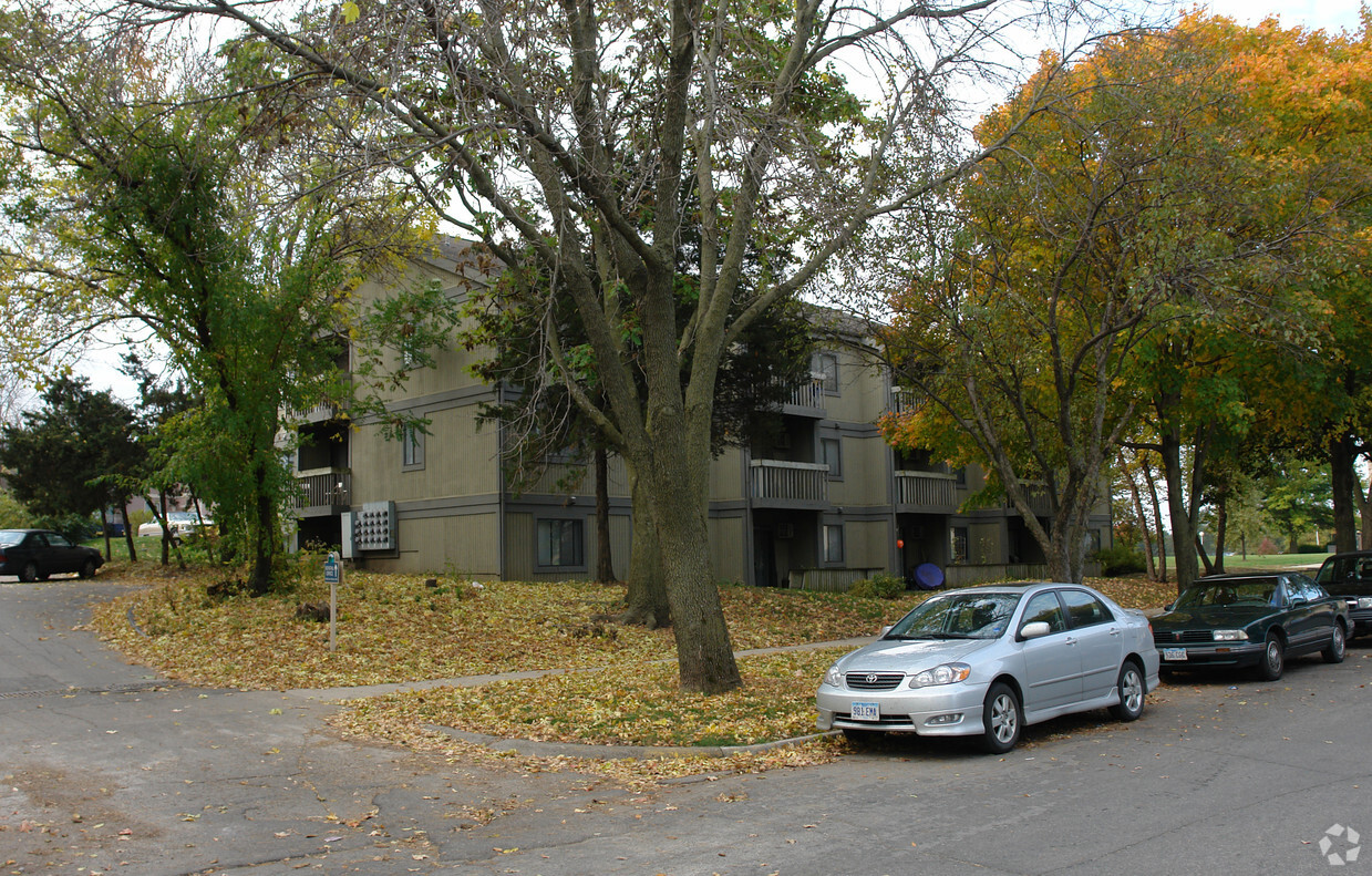 Primary Photo - Stewart Park Apartments