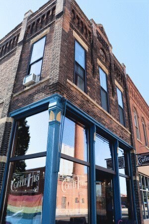 Foto del edificio - 329 N Riverfront Dr