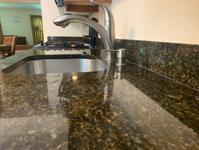 Foto del edificio - 678 Ivy League Ln