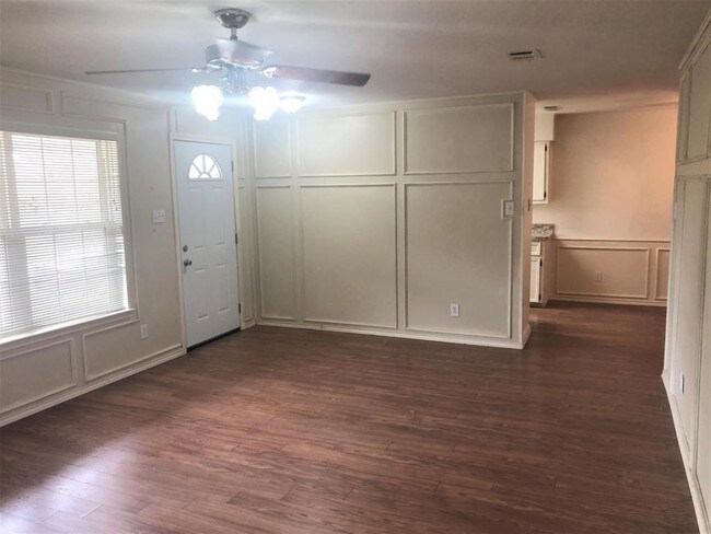 Foto del edificio - 2800 Shady Grove Dr
