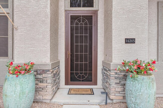 Foto del edificio - 14265 W Lexington Ave