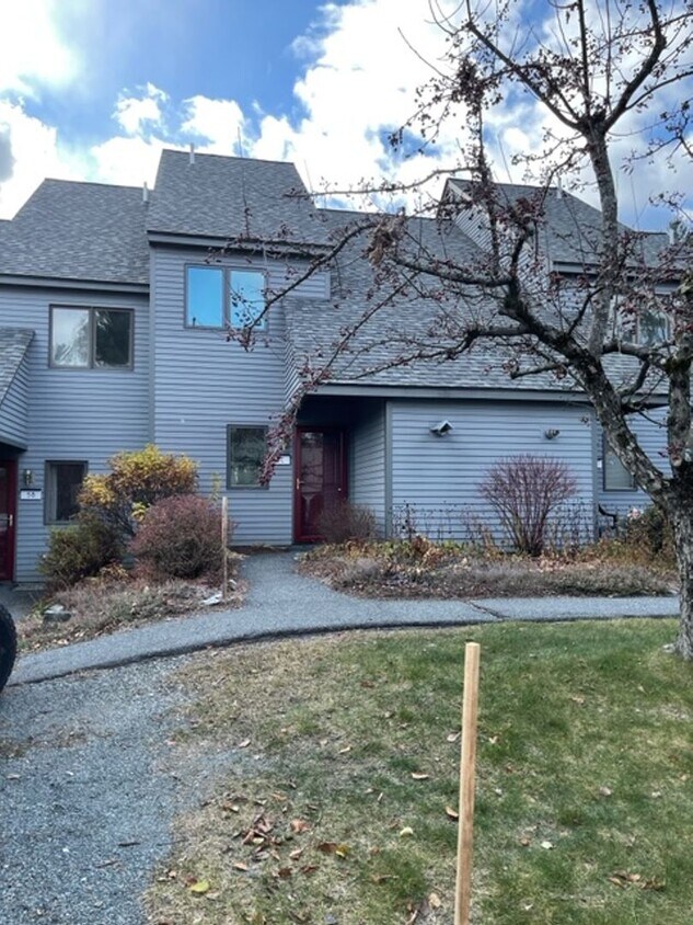 Foto principal - Beautiful Two Bedroom Condo