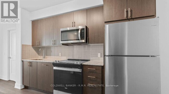 Building Photo - 2550 Simcoe St N