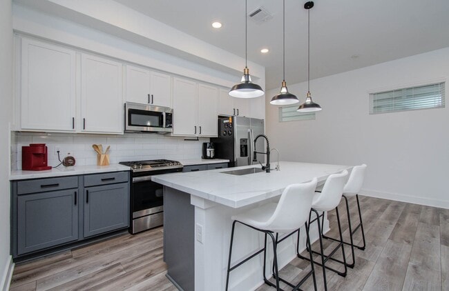 Building Photo - 970 Highland Sound Ln
