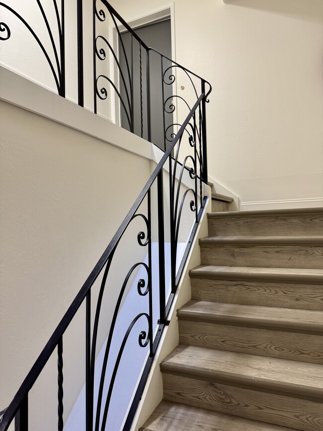 Foto del edificio - 554 Monterey Blvd