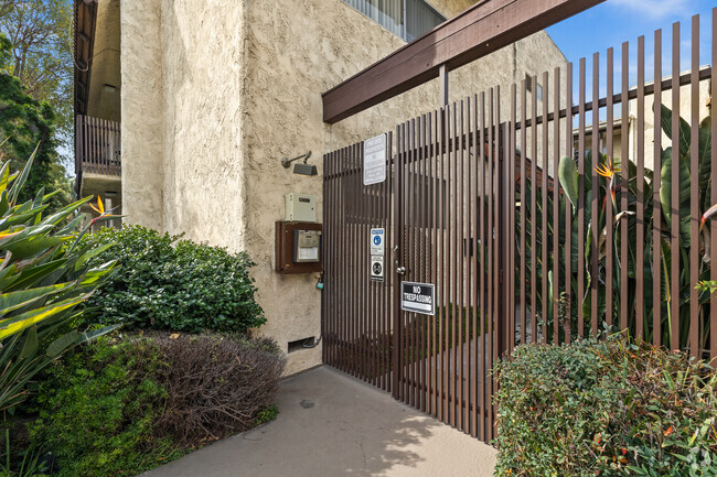 Building Photo - 5045 Woodman Ave