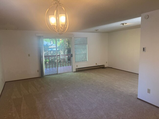Building Photo - 3bd/1.75ba Seattle Home