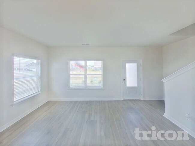 Building Photo - 2402 Valverde Wy