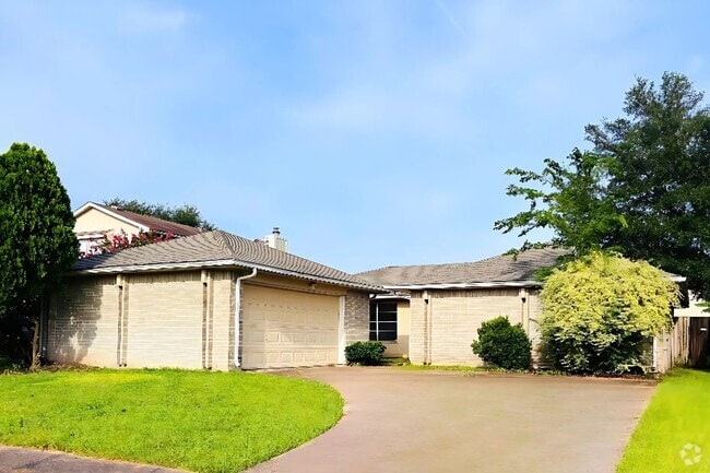 Building Photo - 3734 Xenophon Dr