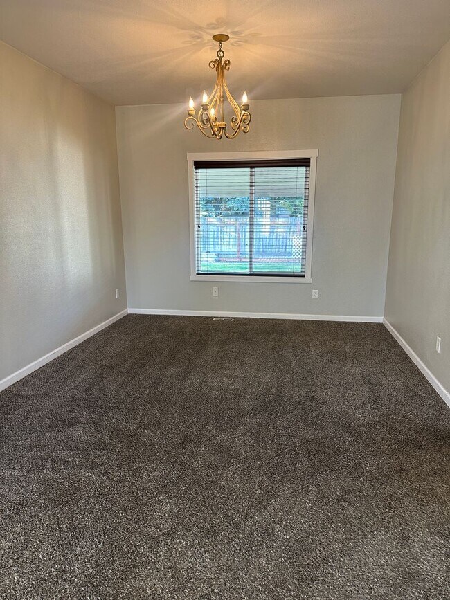 Foto del edificio - Extra Large Home For Rent, 4 Bedrooms! NEW...