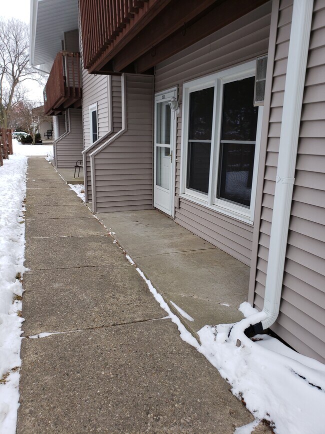 Building Photo - 243 Broadway Dr