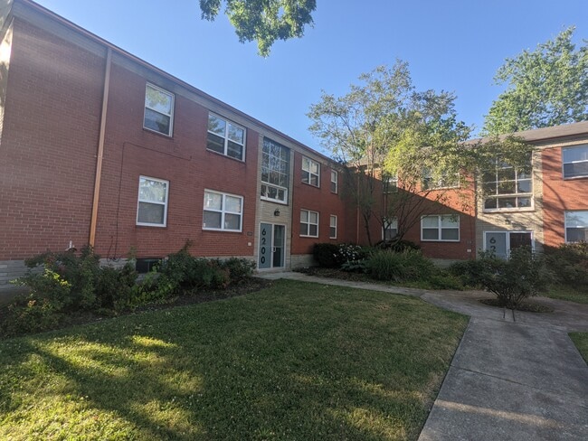 Building Photo - 6206 Nagel Ave