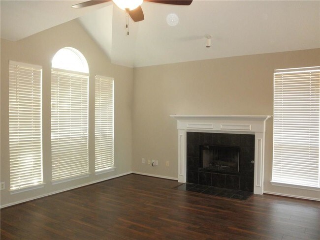 Building Photo - 2241 Bresee Dr