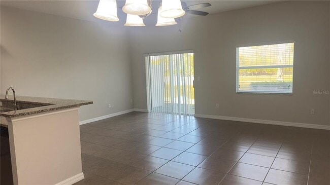 Foto del edificio - 1269 Honey Blossom Dr