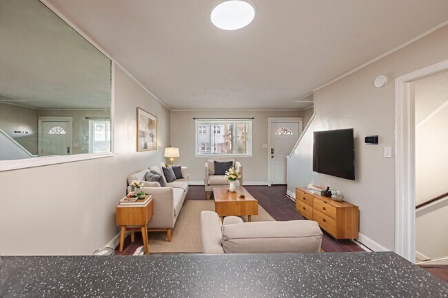 Foto del edificio - 4217 Gault Pl NE