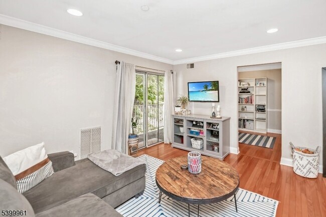 Building Photo - 52 Brookside Ln