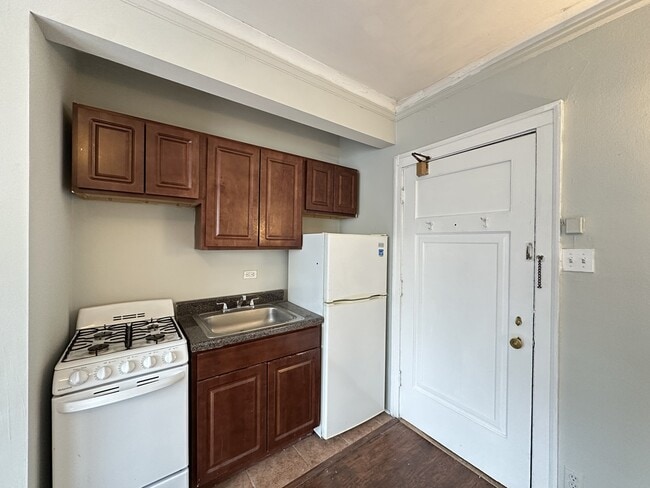 Building Photo - 4532 N Damen Ave